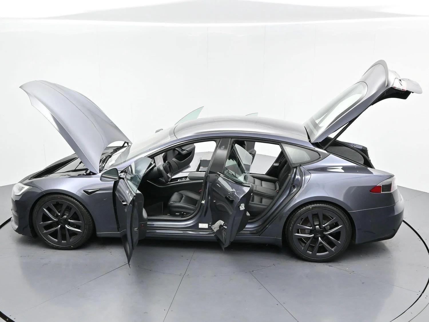 Used 2021 Midnight Silver Metallic Tesla Plaid image 37