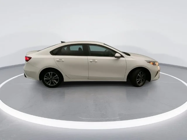 Used 2024 White Kia LXS image 7