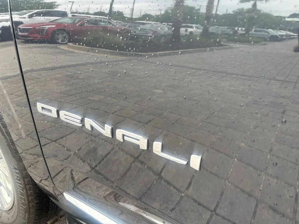 Used 2022 Hunter Green GMC Denali image 12