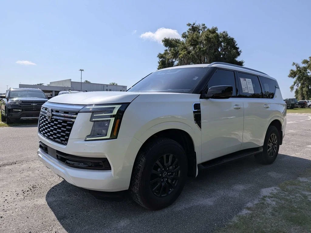 Used 2025 White Nissan SV image 7