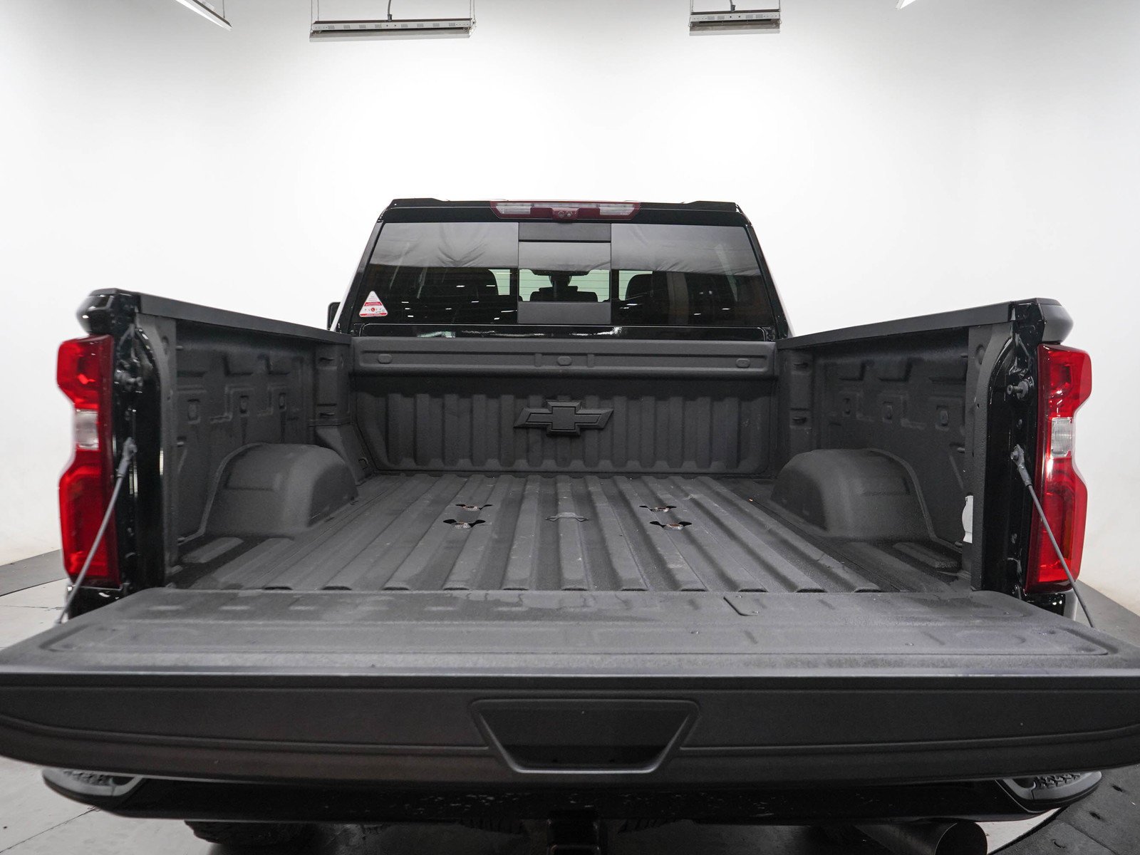 Used 2022 Black Chevrolet LTZ image 9
