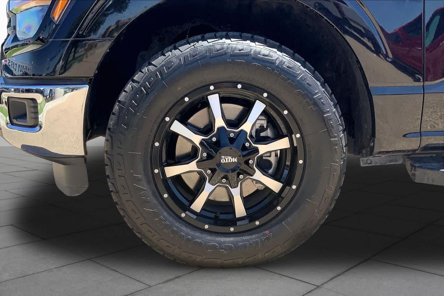 Used 2024 Agate Black Metallic Ford XLT image 11
