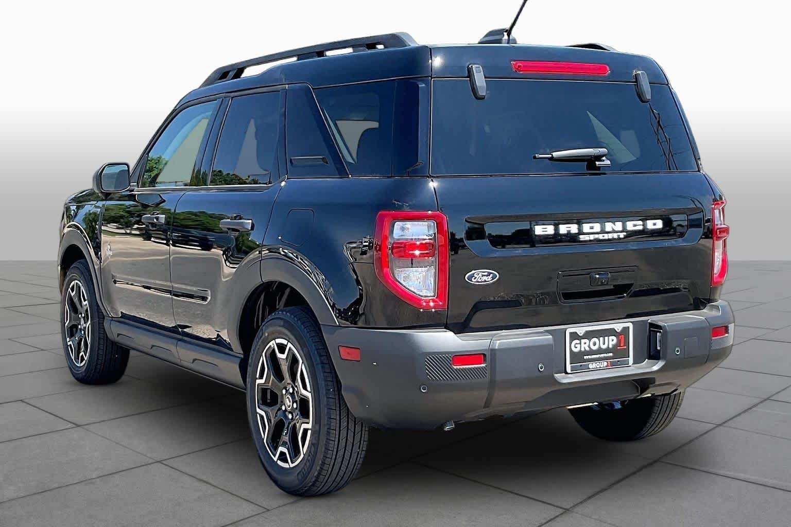 New 2026 Shadow Black Ford Outer Banks® image 12