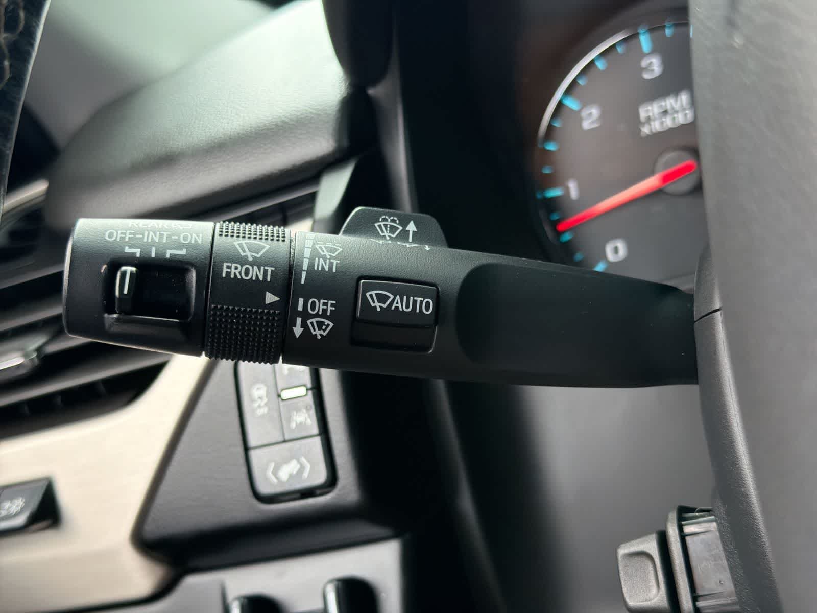 Used 2019 White Frost Tricoat GMC Denali image 27