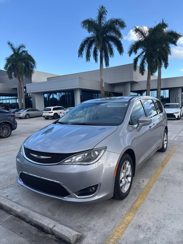 Used 2018 Billet Silver Metallic Clearcoat Chrysler Touring Plus image 6