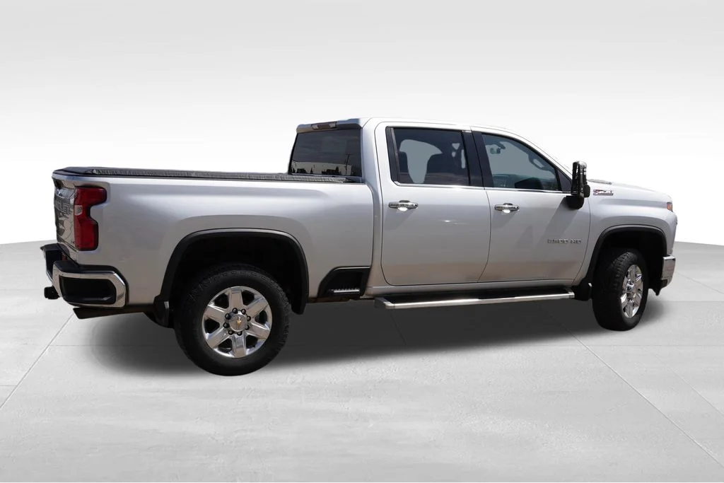 Used 2022 Silver Ice Metallic Chevrolet LTZ image 4