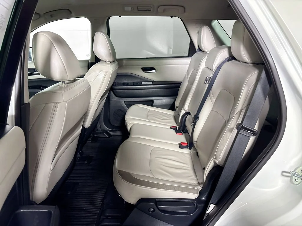 Used 2023 White Nissan SL image 20