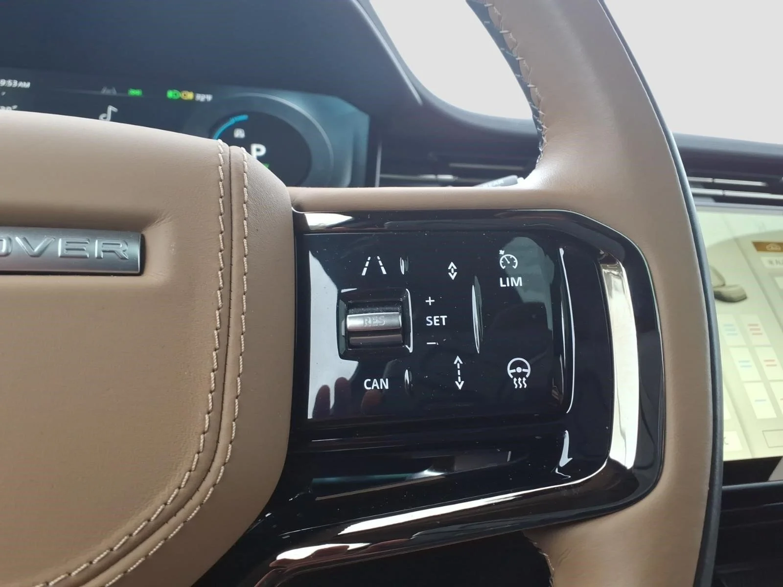 Used 2025 Green Land Rover Dynamic SE image 30