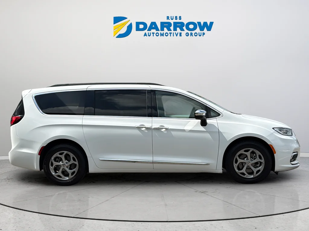 Used 2023 White Chrysler Limited image 6