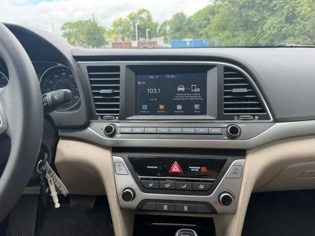 Used 2018 Scarlet Red Hyundai SEL image 17