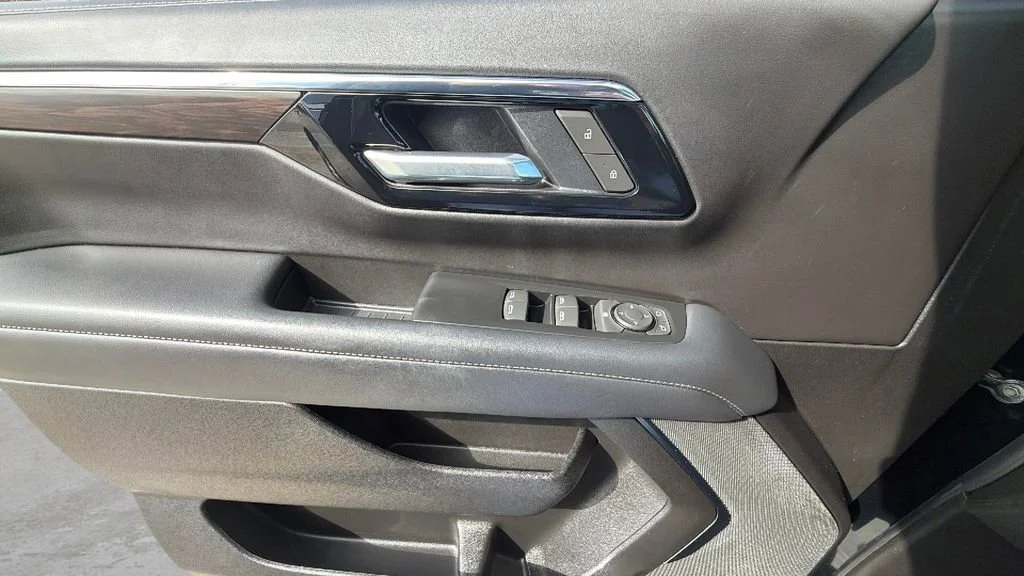 Used 2025 Black Chevrolet LS image 26