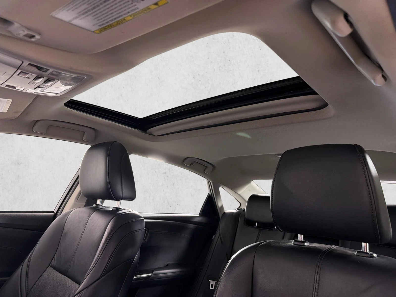 Used 2015 White Toyota XLE Touring image 2