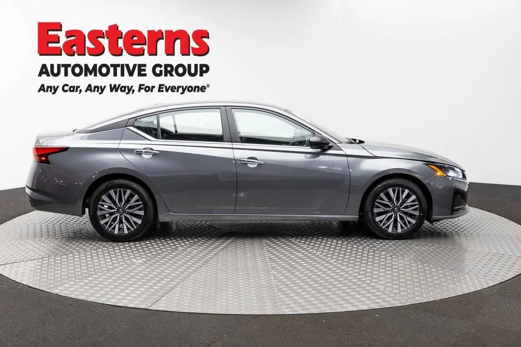 Used 2025 Gray Nissan 2.5 SV image 4