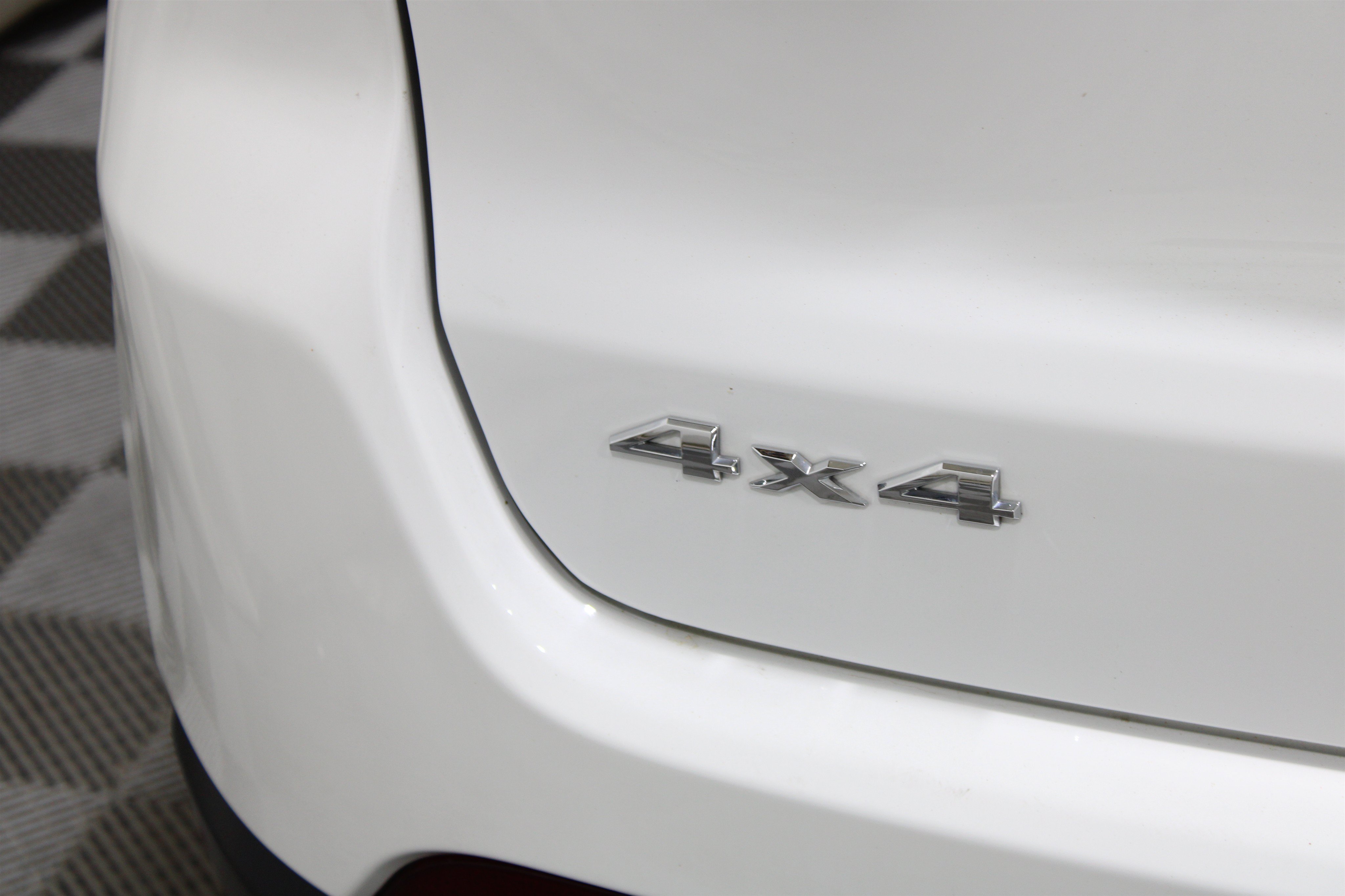 Used 2022 Bright White Clearcoat Jeep Latitude Lux 4x4 image 32