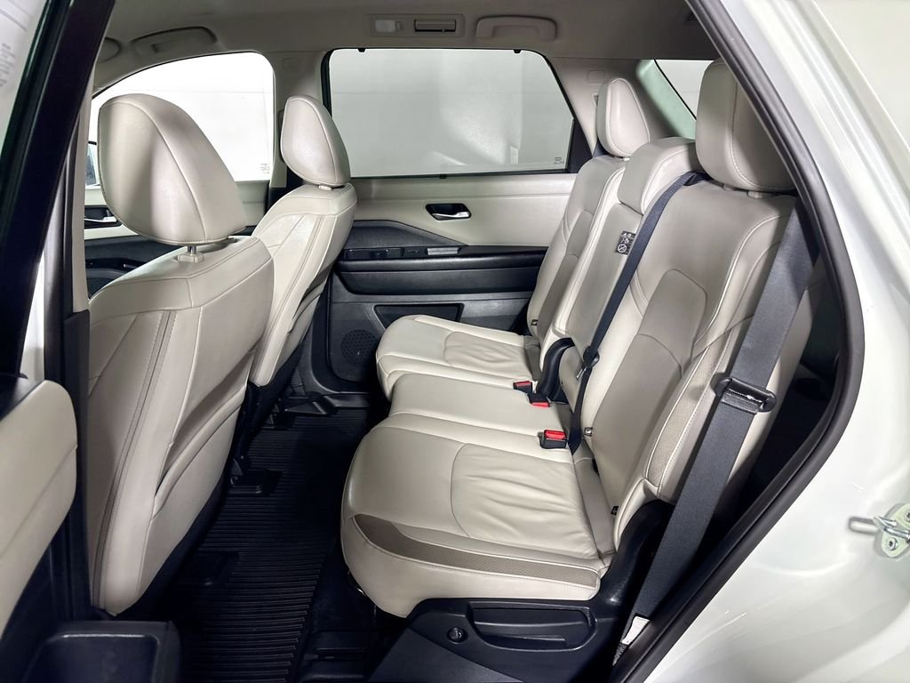 Used 2023 White Nissan SL image 20
