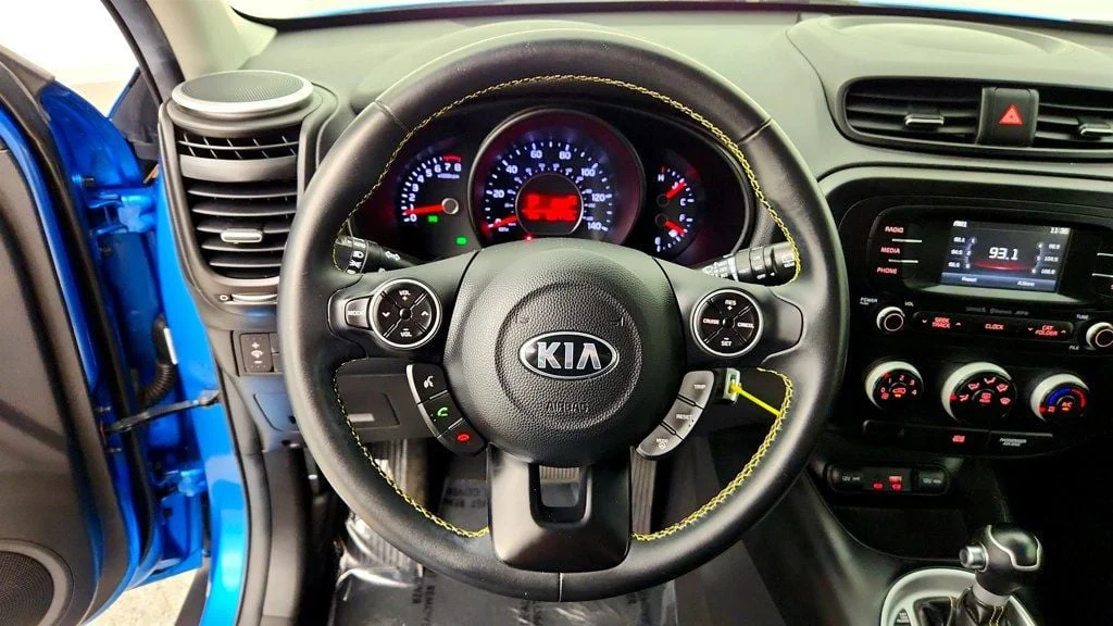 Used 2016 Caribbean Blue Kia 5dr Wagon Automatic + w/ Designer Pkg image 13