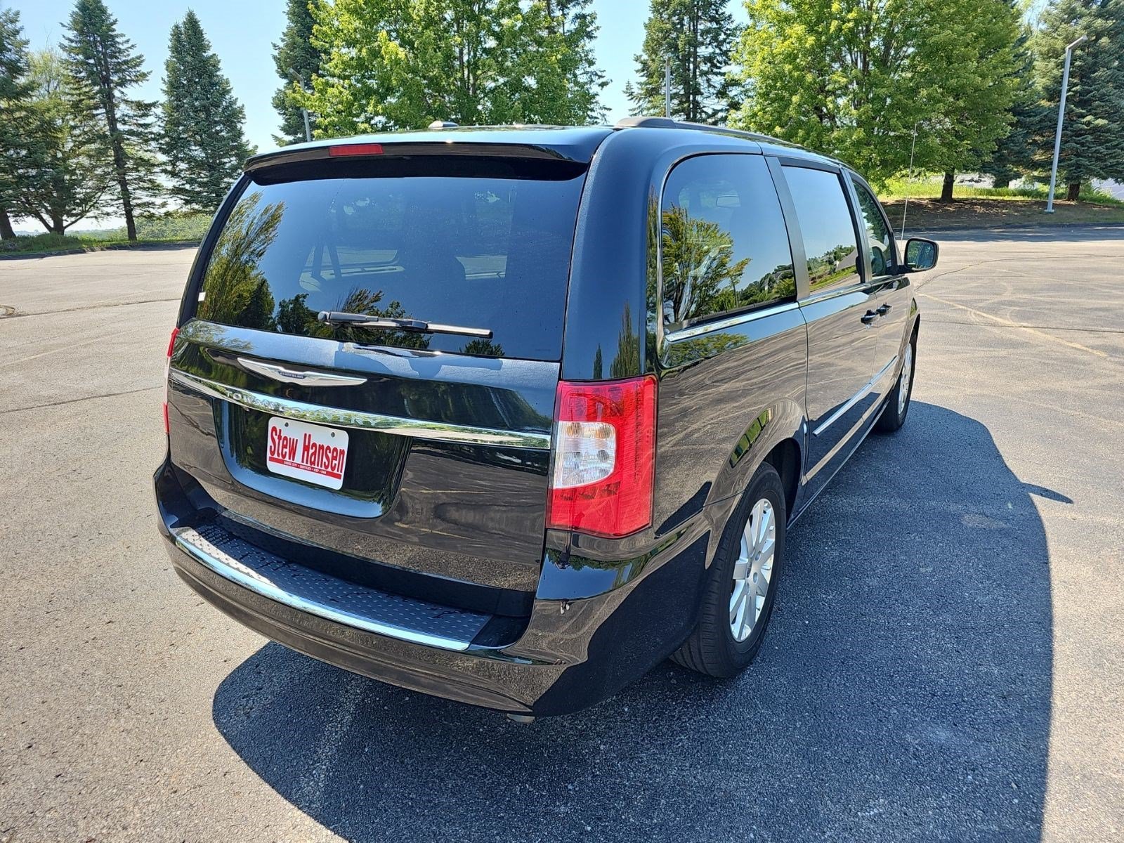 Used 2014 Brilliant Black Crystal Pearlcoat Chrysler Touring image 5