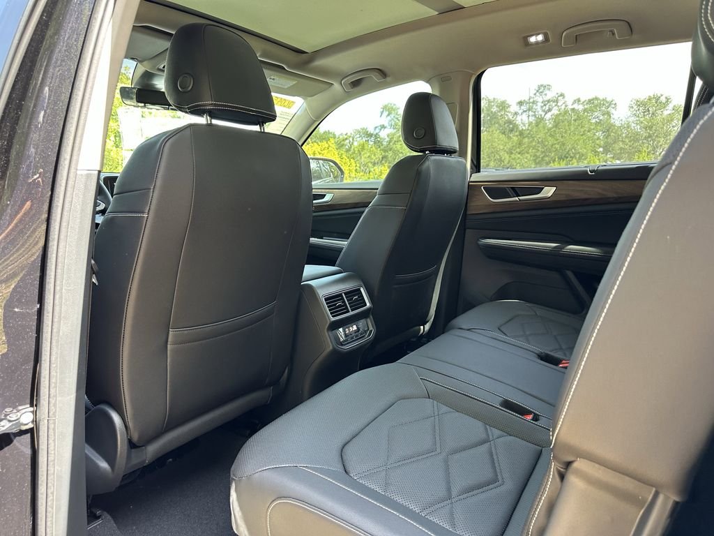 New 2026 Black Volkswagen 2.0T SE w/Technology image 14