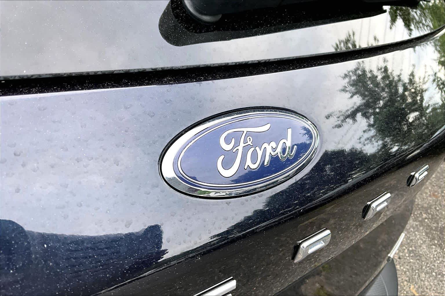 Used 2021 Antimatter Blue Ford SE Hybrid image 30