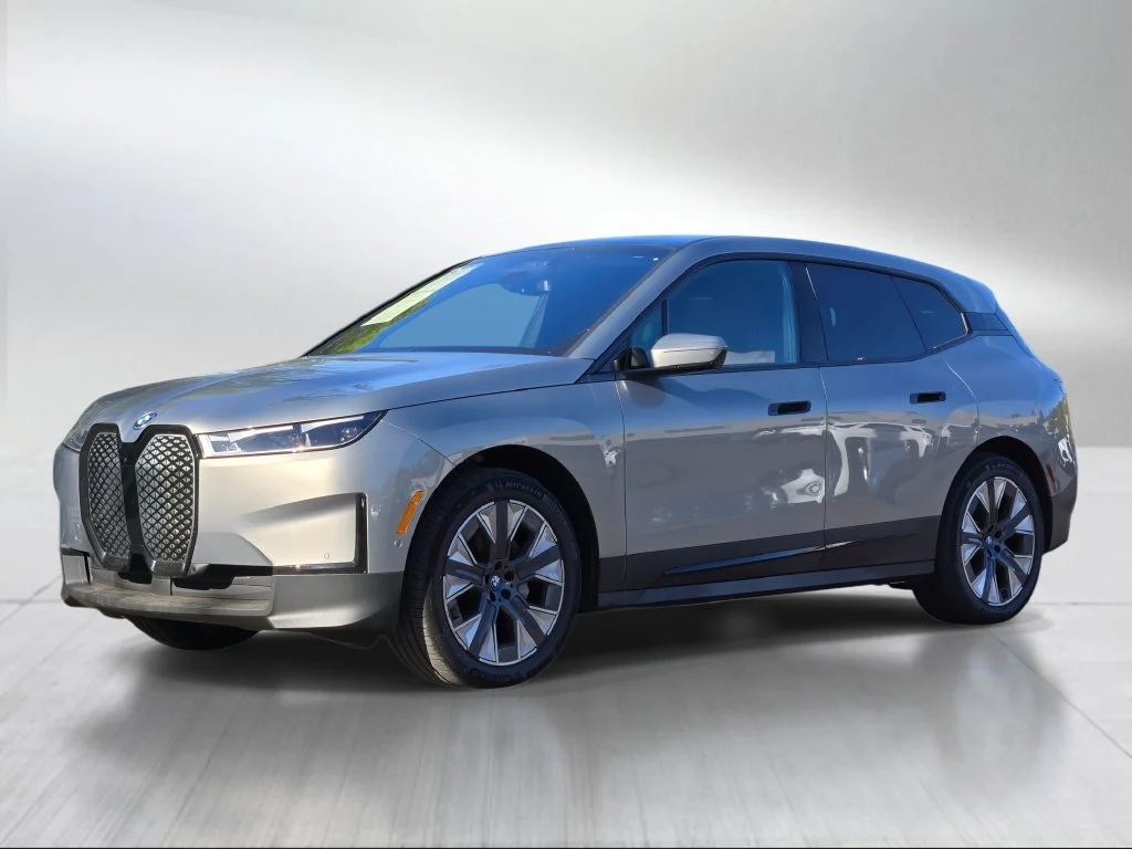 Used 2023 Oxide Gray Metallic BMW xDrive50 image 7