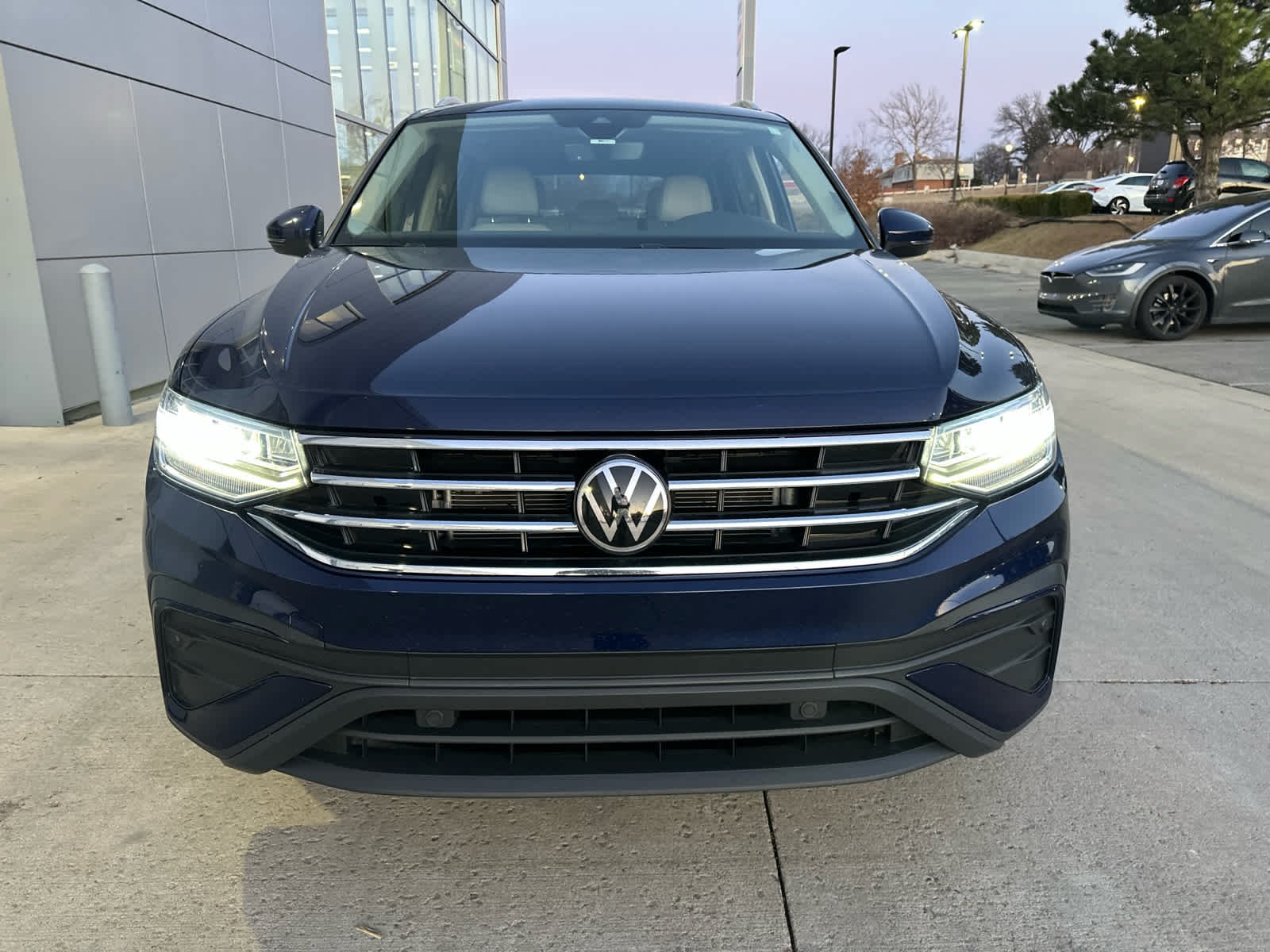 Used 2023 Volkswagen Tiguan SE with VIN 3VVNB7AX5PM086211 for sale in Kansas City