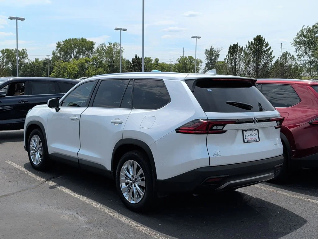 Used 2026 Toyota Grand Highlander Platinum with VIN 5TDAAAB54TS119543 for sale in Minneapolis, Minnesota