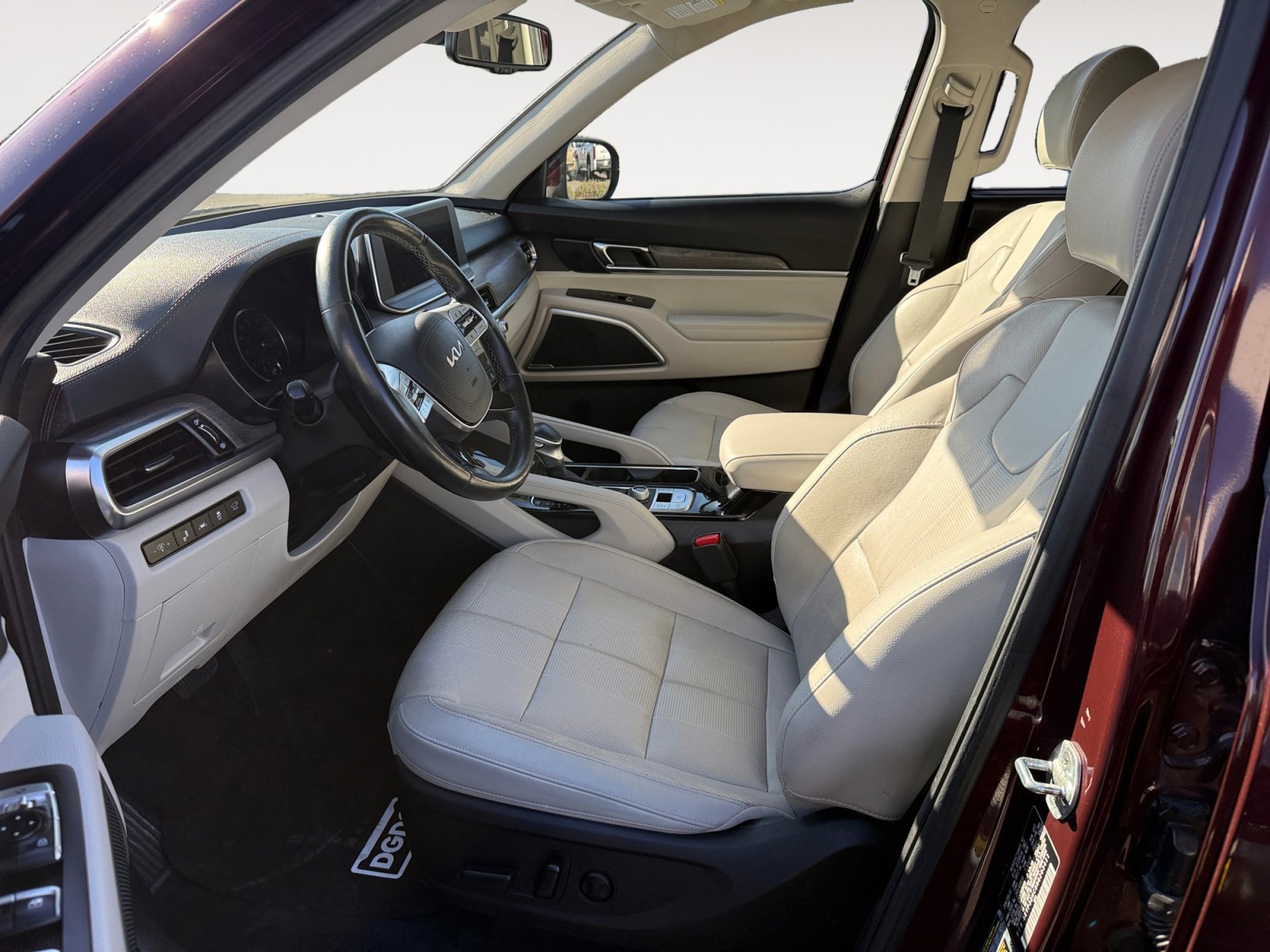 Used 2022 Sangria Kia EX image 10