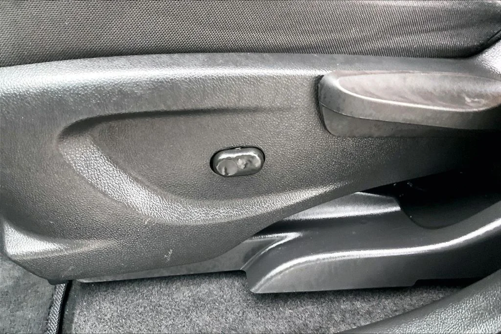 Used 2022 Silver Chevrolet LS image 26
