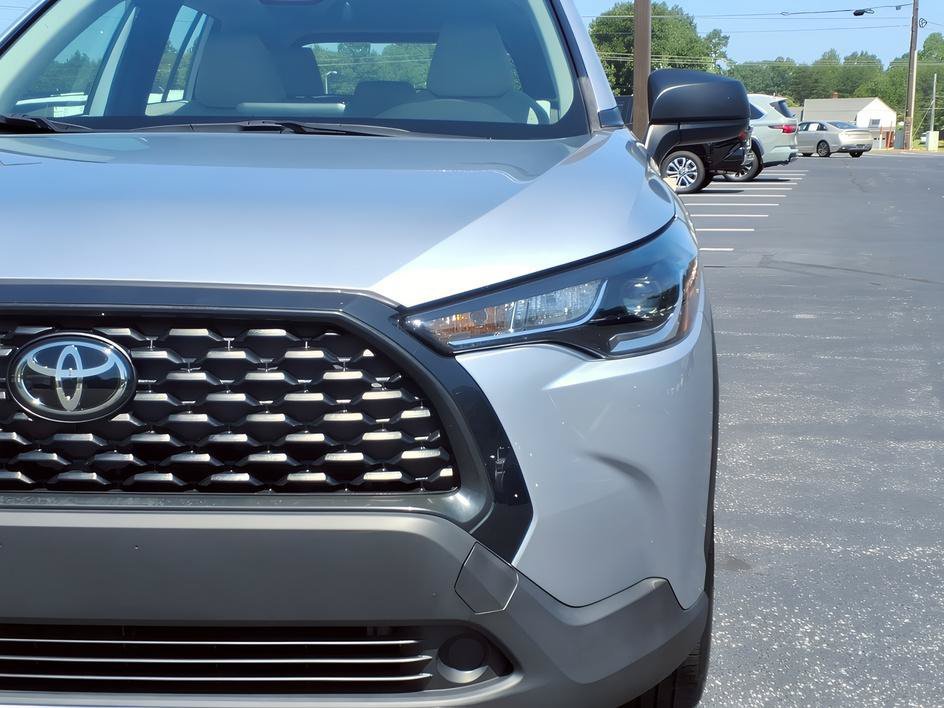 Used 2023 Sonic Silver Toyota L image 10