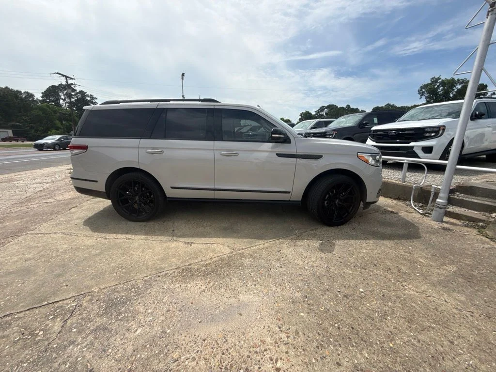 2022 Lincoln Navigator Reserve 4WD's photo