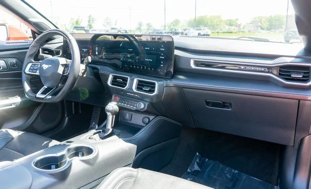 Used 2025  Ford GT Premium image 26