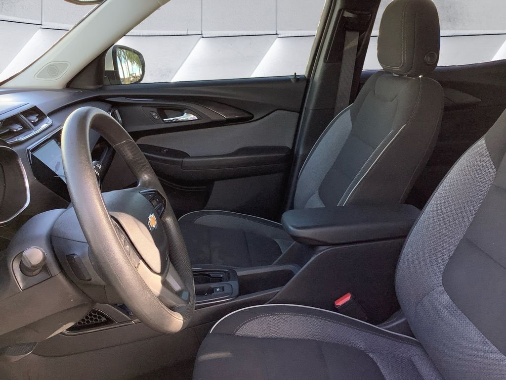 Used 2022 White Chevrolet LT image 7