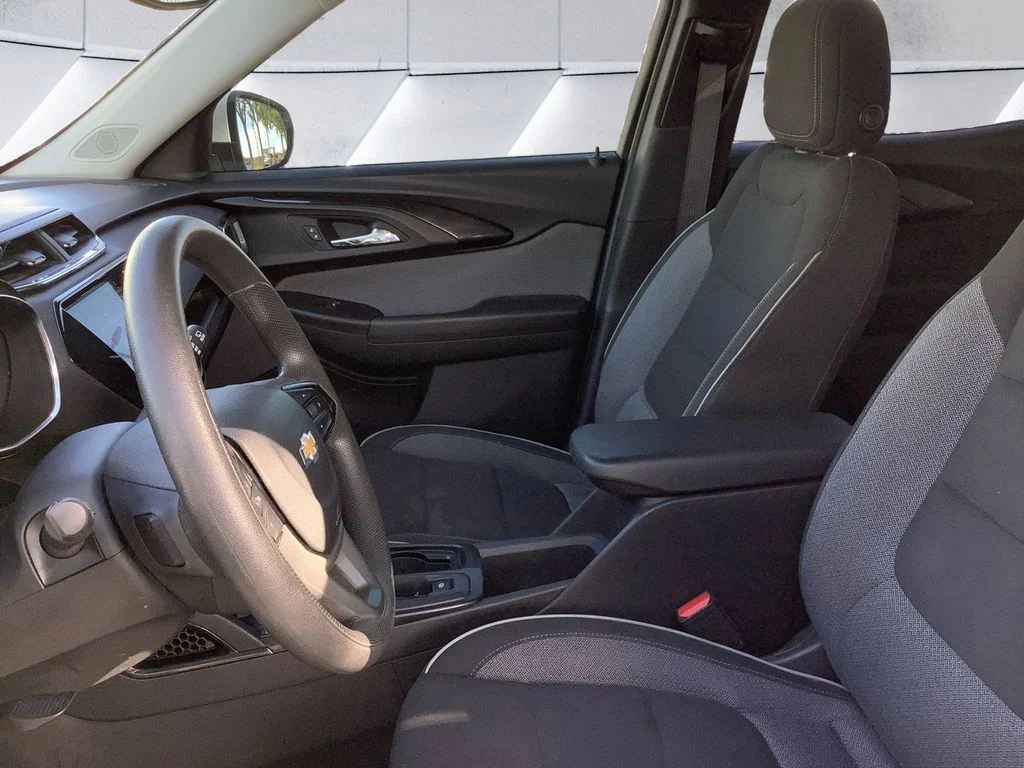 Used 2022 White Chevrolet LT image 7