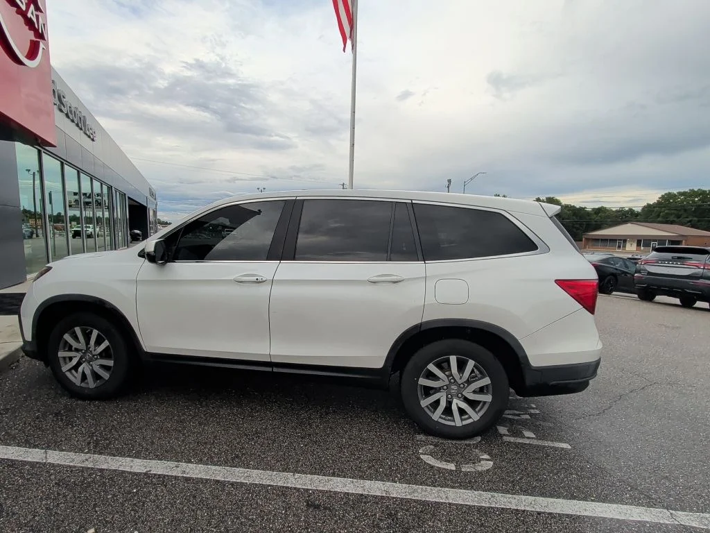 Used 2021 White Honda EX-L image 4