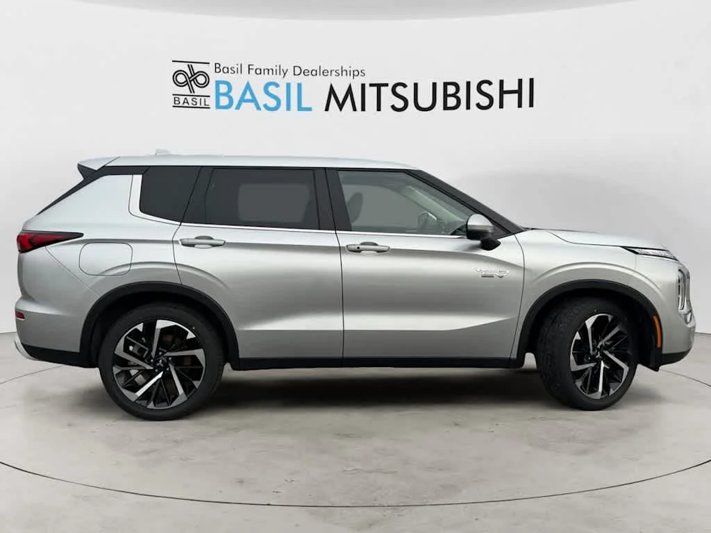 New 2025 Alloy Silver Metallic Mitsubishi SEL image 2