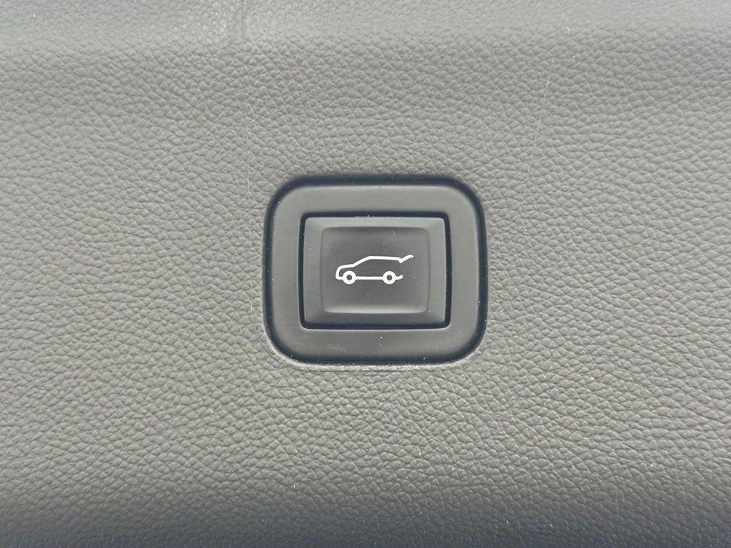 Used 2023 Ebony Twilight Metallic Buick Essence image 11