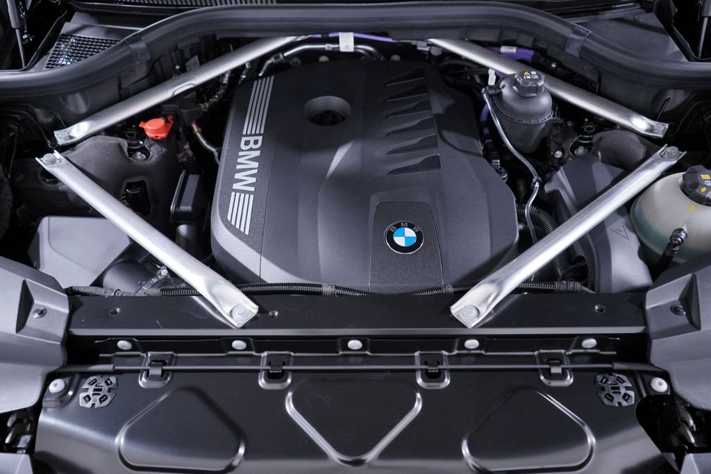 Used 2026 Black Sapphire Metallic BMW xDrive40i image 27
