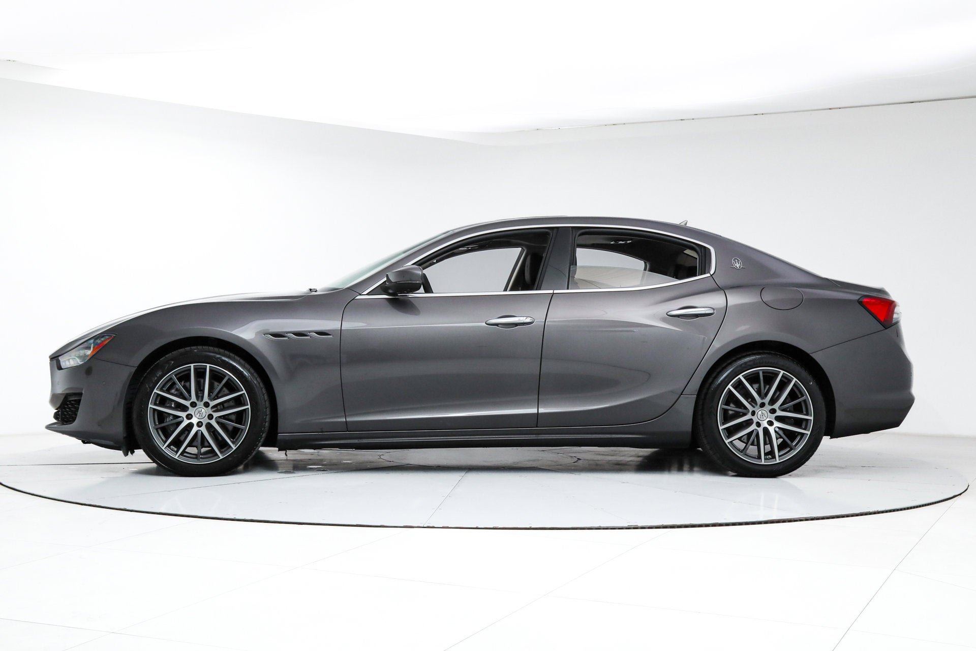 Used 2021 Gray Maserati S Q4 image 2