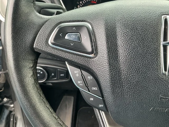 Used 2017 Magnetic Gray Metallic Lincoln Premiere image 20