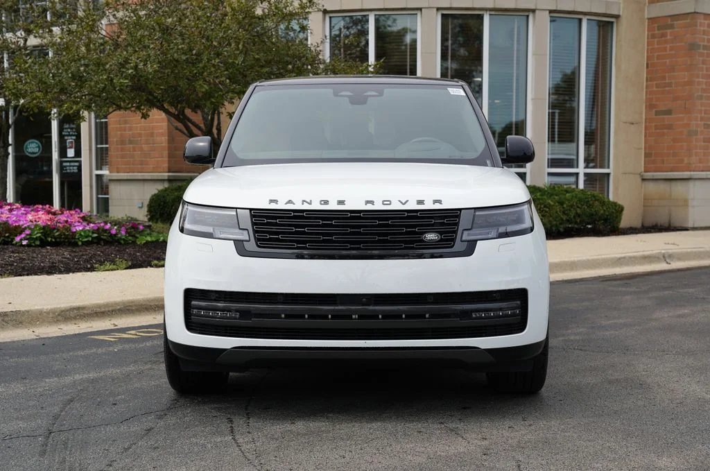 New 2026 Fuji White Land Rover SE image 4