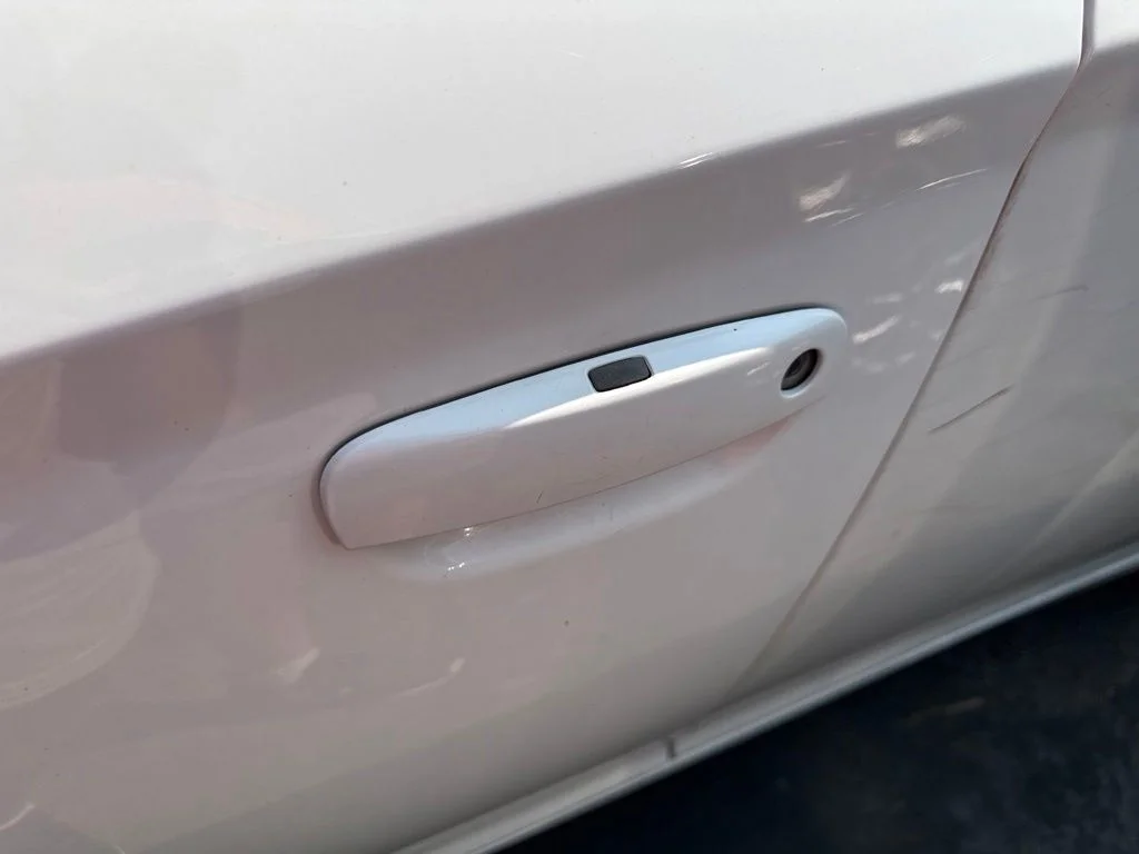 Used 2016 White Dodge SXT image 5