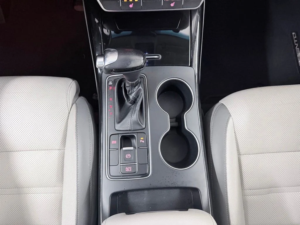 Used 2019 Snow White Pearl Kia SX image 26