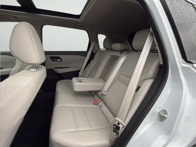 Used 2025 White Nissan SV image 27