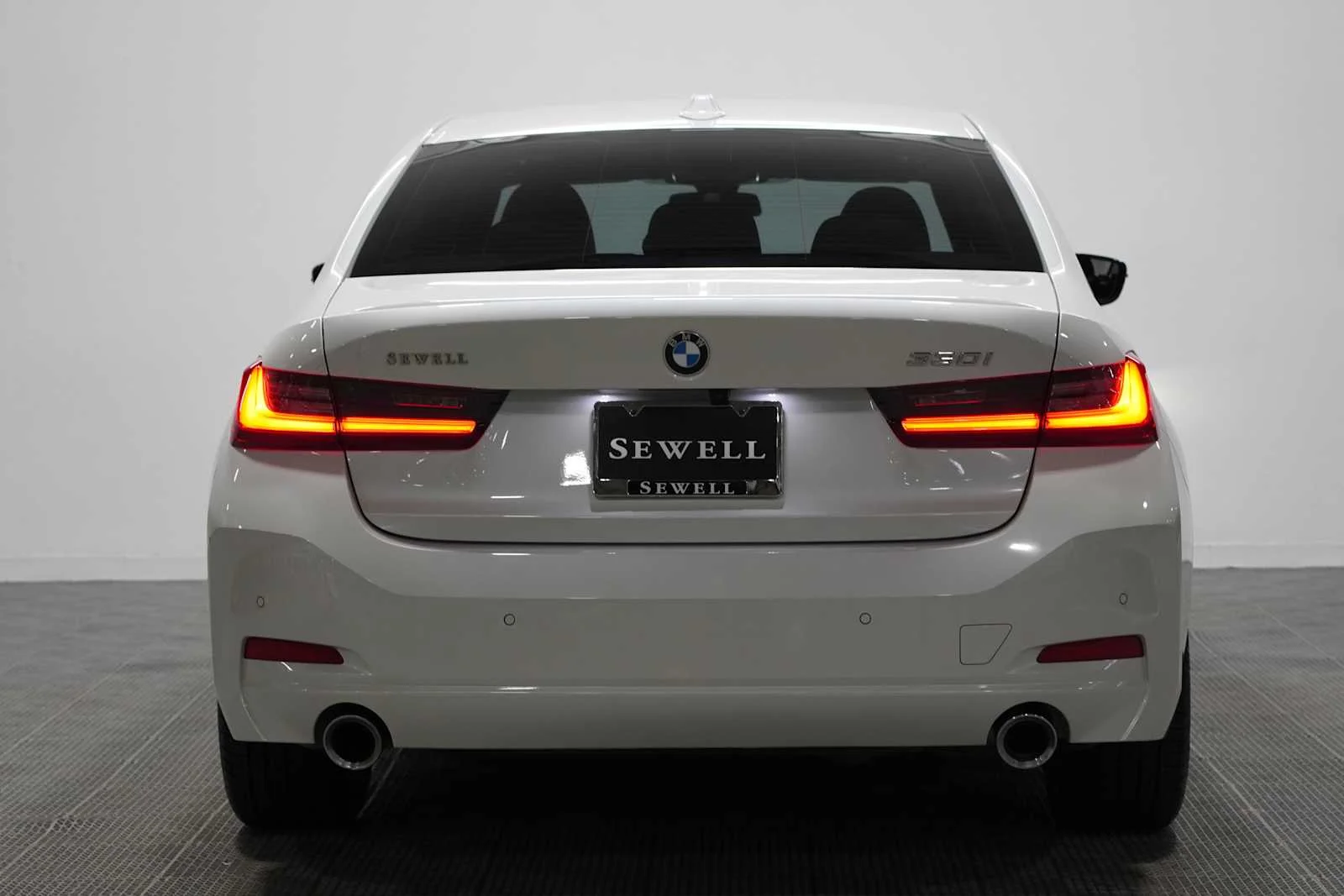 Certified Used 2024 Mineral White Metallic BMW 330i image 4