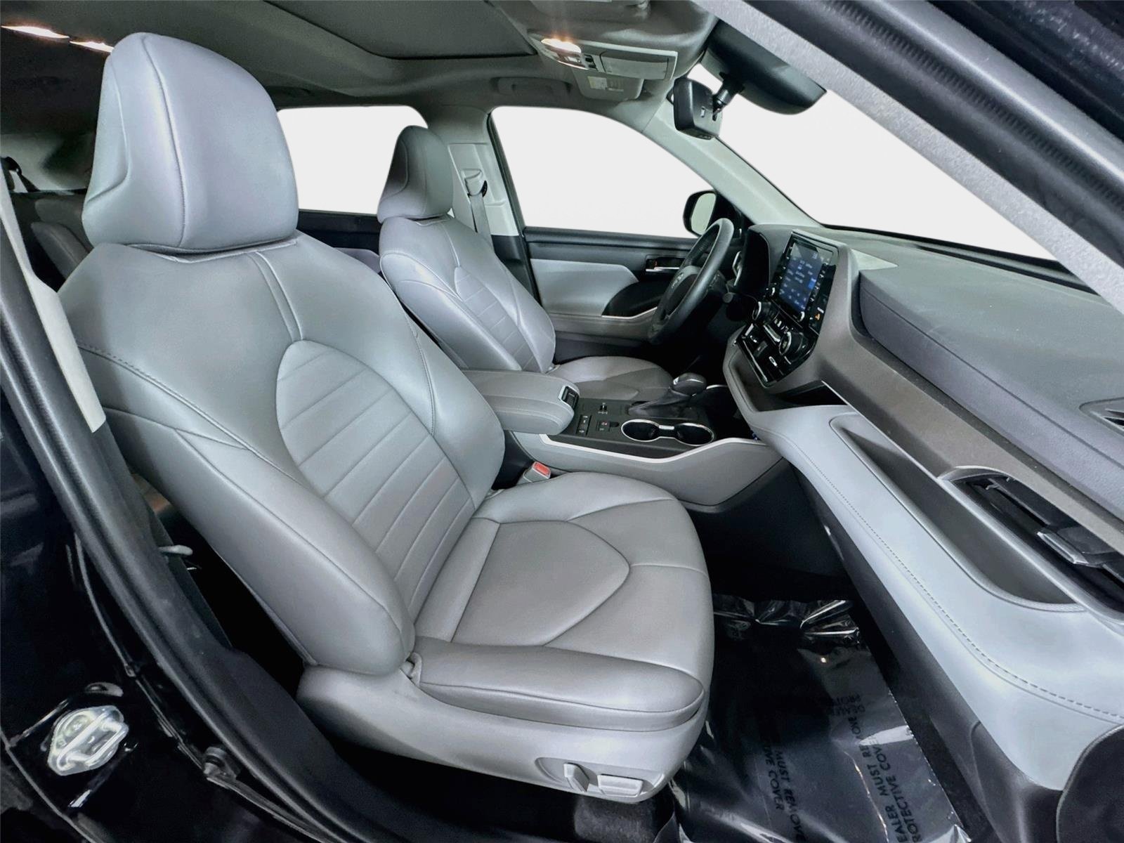 Used 2022 Midnight Black Metallic Toyota XLE image 29