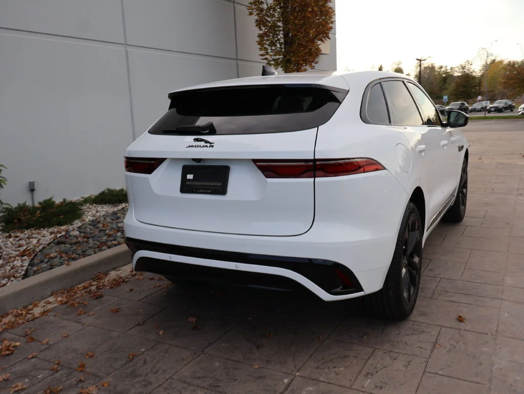 Used 2025  Jaguar P250 R-Dynamic S image 6