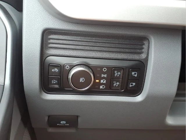 New 2027 Oxford White Ford F-250® XLT image 51