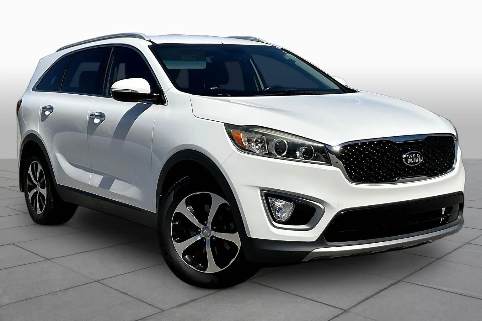 Used 2017 Snow White Pearl Kia EX image 3