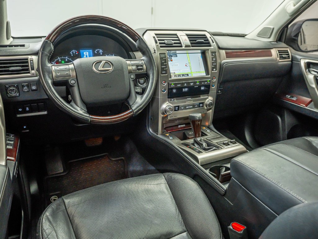Used 2016 Gray Pearl Lexus 460 image 30