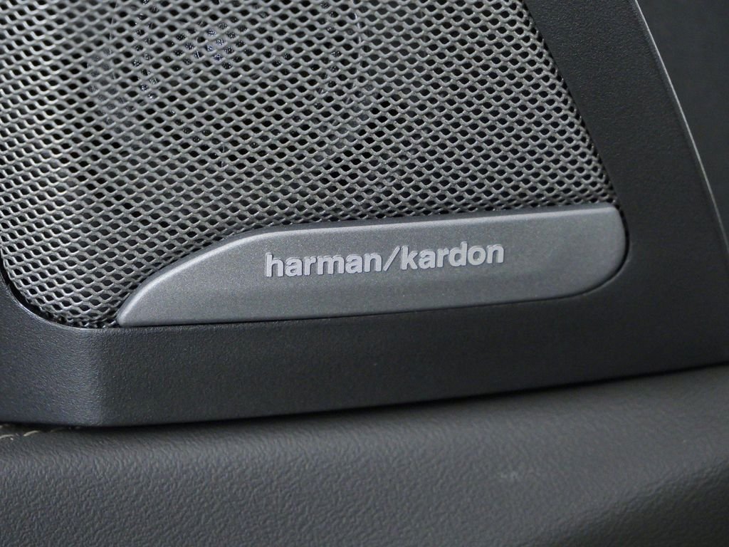 New 2026 Skyscraper Grey Metallic BMW xDrive50e image 36